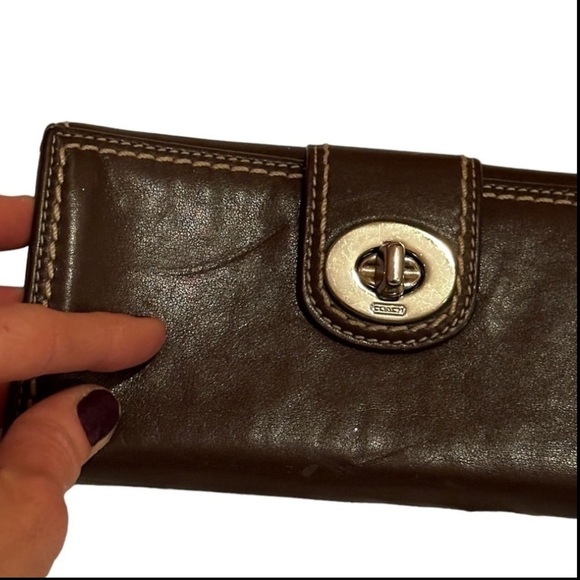 Coach All Leather Vintage Wallet, Brown with turn lock closure. - Picture 2 of 5